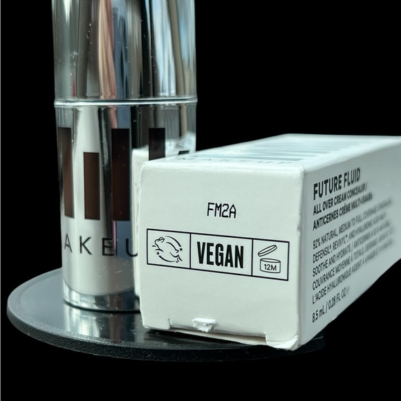 Milk Makeup Future Fluid Cream Concealer 30NC - Picture 2 of 5